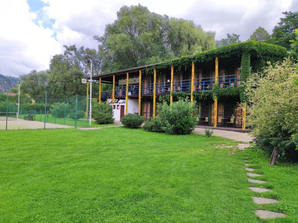 Lavka Park Skochovice Hotel Vrane nad Vltavou Exterior photo